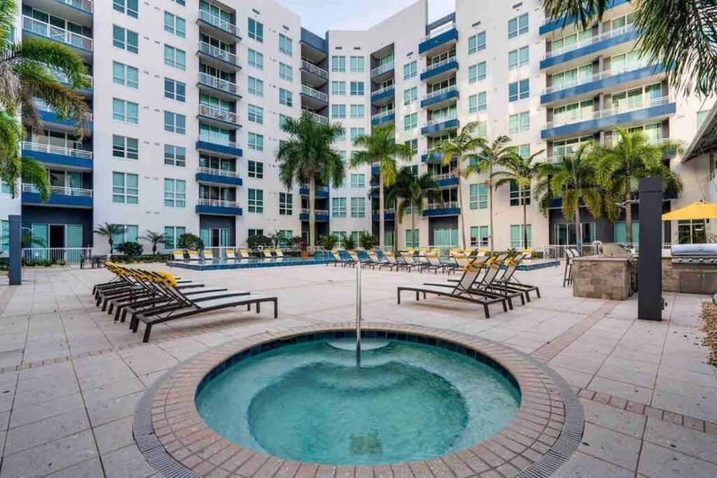 Luxury Apt 3 Mins To Dt Tampa -Pool-Gym-Balcony 外观 照片