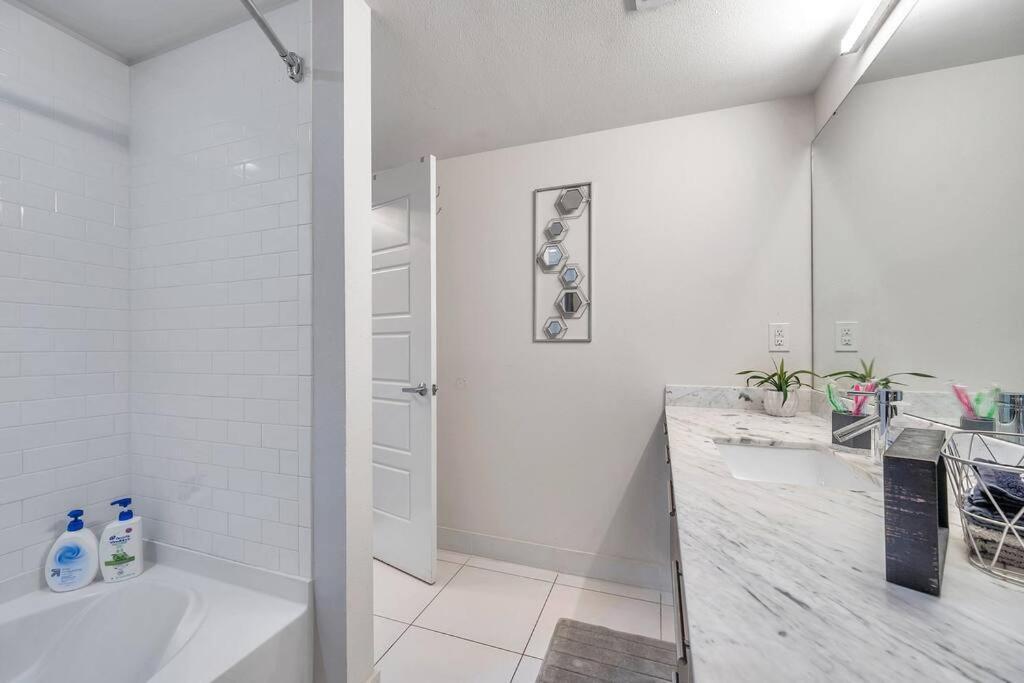 Luxury Apt 3 Mins To Dt Tampa -Pool-Gym-Balcony 外观 照片